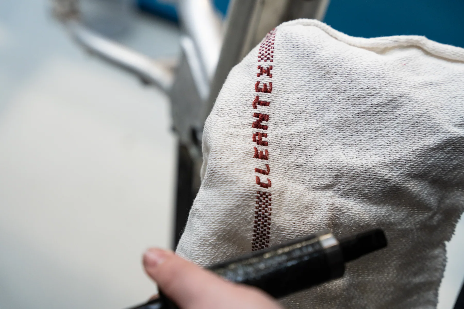 Panno tecnico Clean Tex in uso su una lavorazione industriale