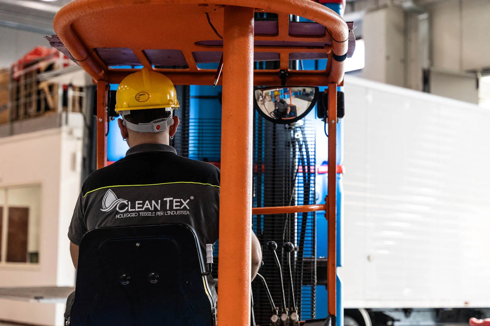 Operatore CleanTex in industria